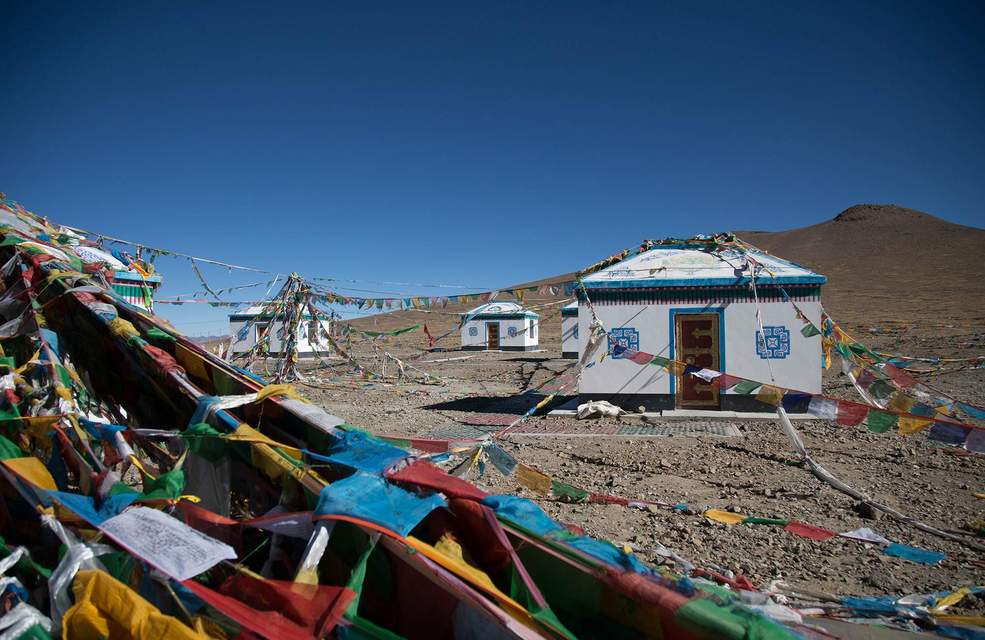 Image of a teahouse in the Himalayas in Nepal - KILROY