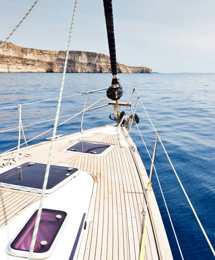 Image of the bow of a sailing boat on calm waters - KILROY