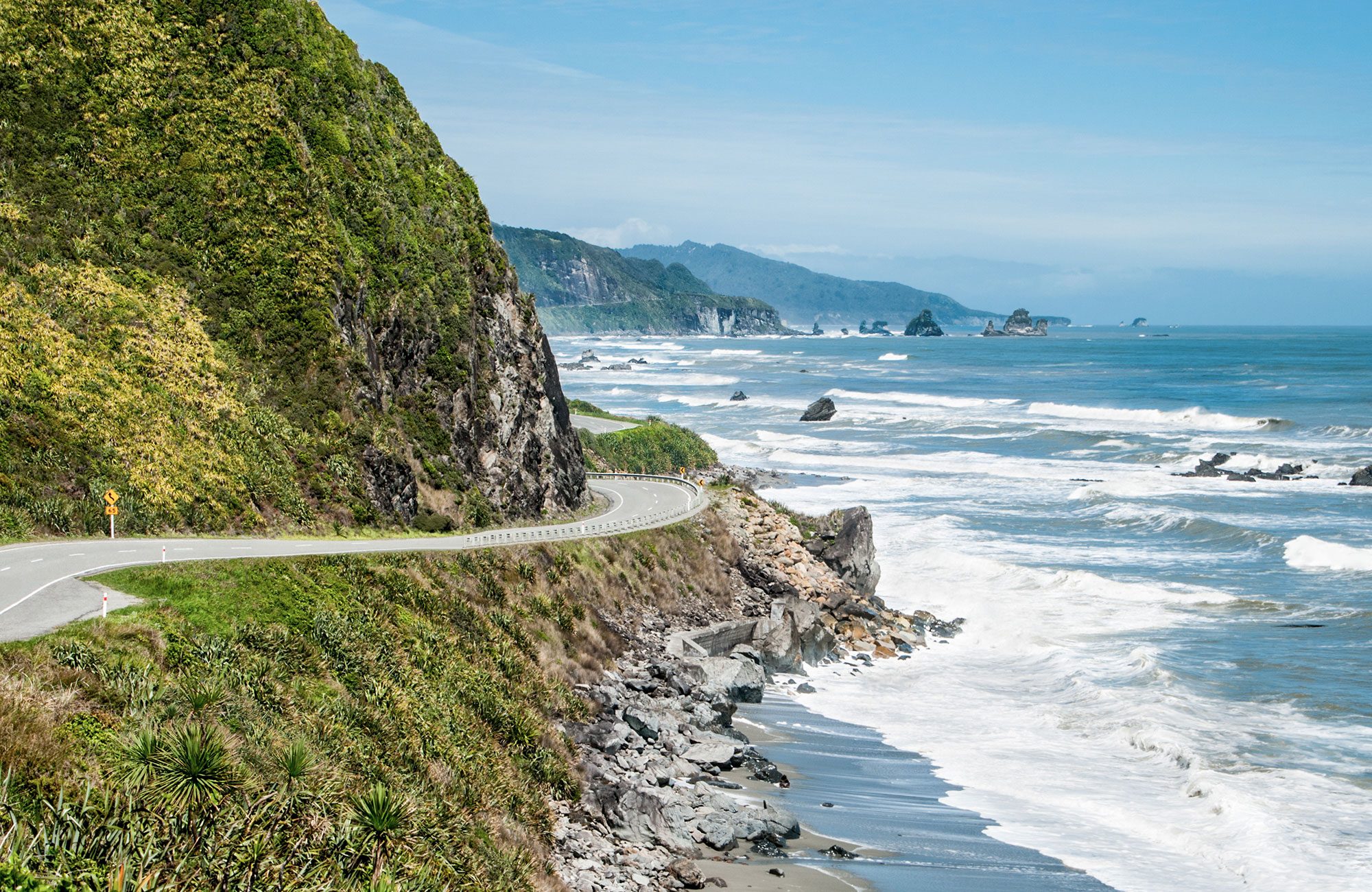 Image of a coastal road in New Zealand - KILROY