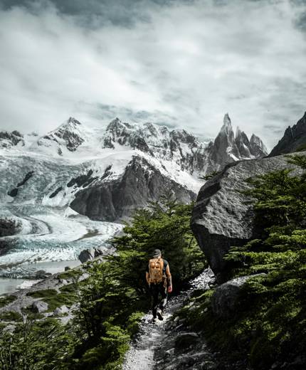 Image of a traveller hiking the El Chalten trail in Argentina - KILROY