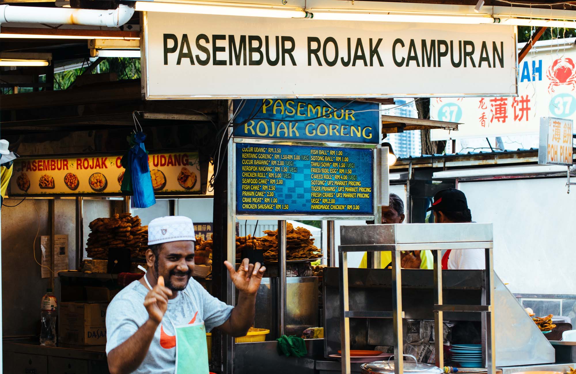 malaysia-food-market-happy-seller