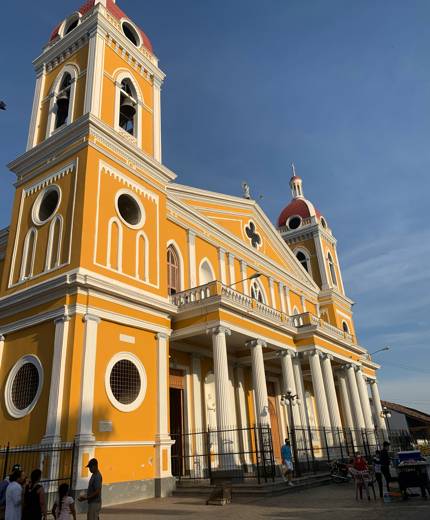 Image of a brightly coloured church in the city of Granada in Nicaragua - KILROY